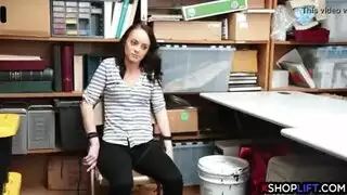 طابط الأمن في المتجر