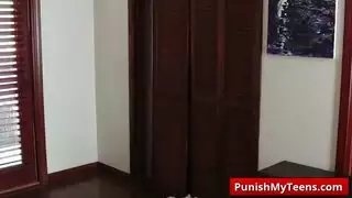 إعادة الصياغة 3: تحقيق خيال المعجبة: الممثلة تسيطر باستخدام قضيب صناعي