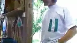 تجنب الفضحية: أجبرت على الخضوع لاختراق مزدوج خشن