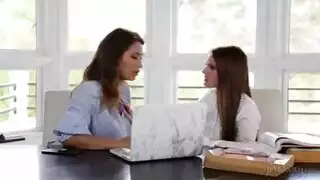 سحاق عنيف المعلمه مع طالبتهاhflqb0h3v8se