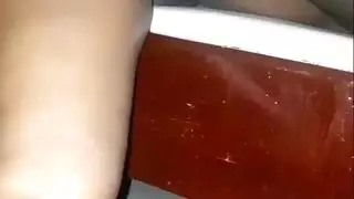 أم مخفية تحصل على قذف شرجي وتتفجر سائلاً بجنون