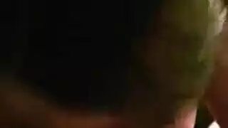 غالبا ما تكون الفتاة شقراء مريحة أمام كاميرا الويب الخاصة بها، لأنها تحتاج إلى إباحية