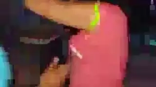 مراهقة عاهرة تظهر ثدييها المثيرين في جلسة ويبكام فردية صريحة