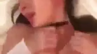 آسيوية بريئة ترتدي جوارب تستعد للاختراق المزدوج