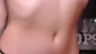 حلوة إيمو ثملة وتتوسل لقضيب قاسٍ