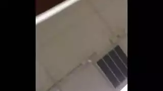 شقراء نحيفة تتعرض لاختراق مزدوج قاسي مع صدر مقيد