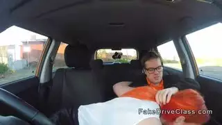 جنس فم صريح من لاتينا ذات الوشم الأحمر