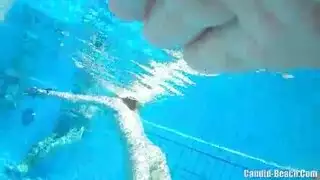 الثدي العملاقة تحت الماء صقيل